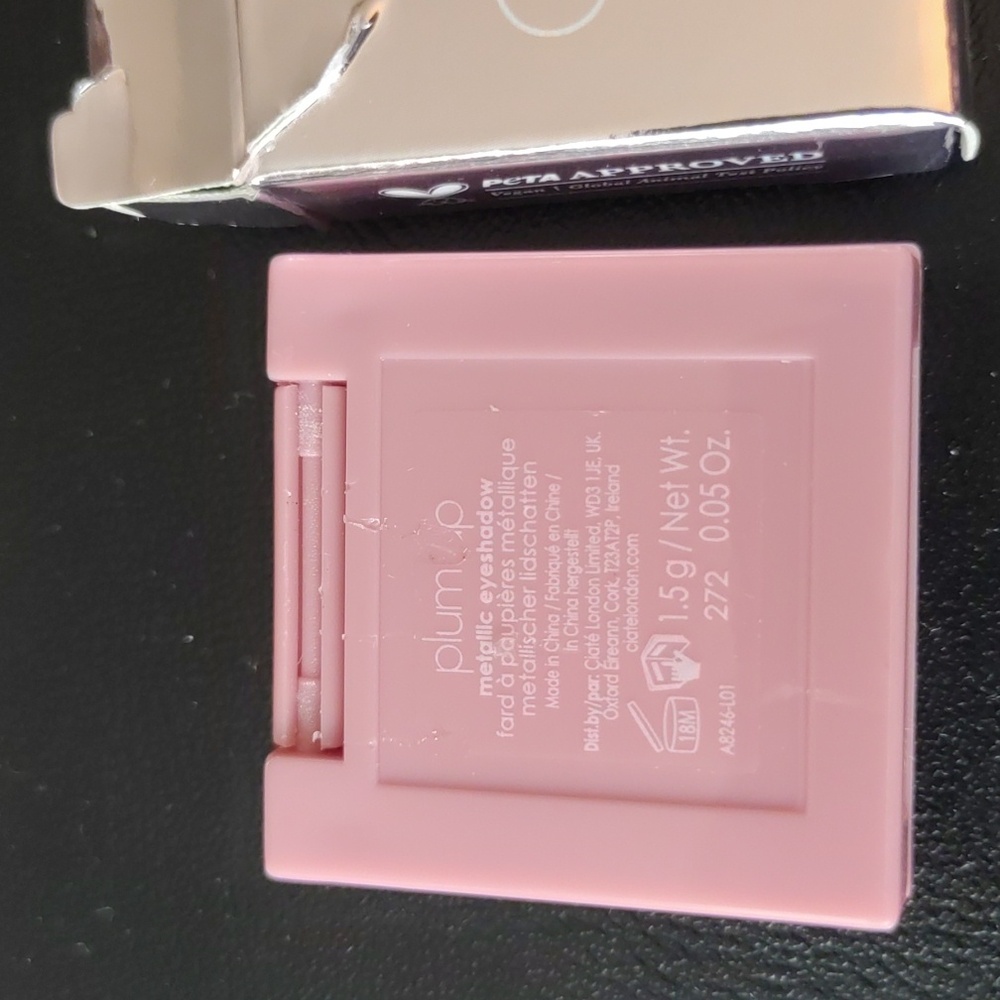 Clinique Skincare and Makeup Set with Striped Pouch 6 Piece Set. - Picture 7 of 8